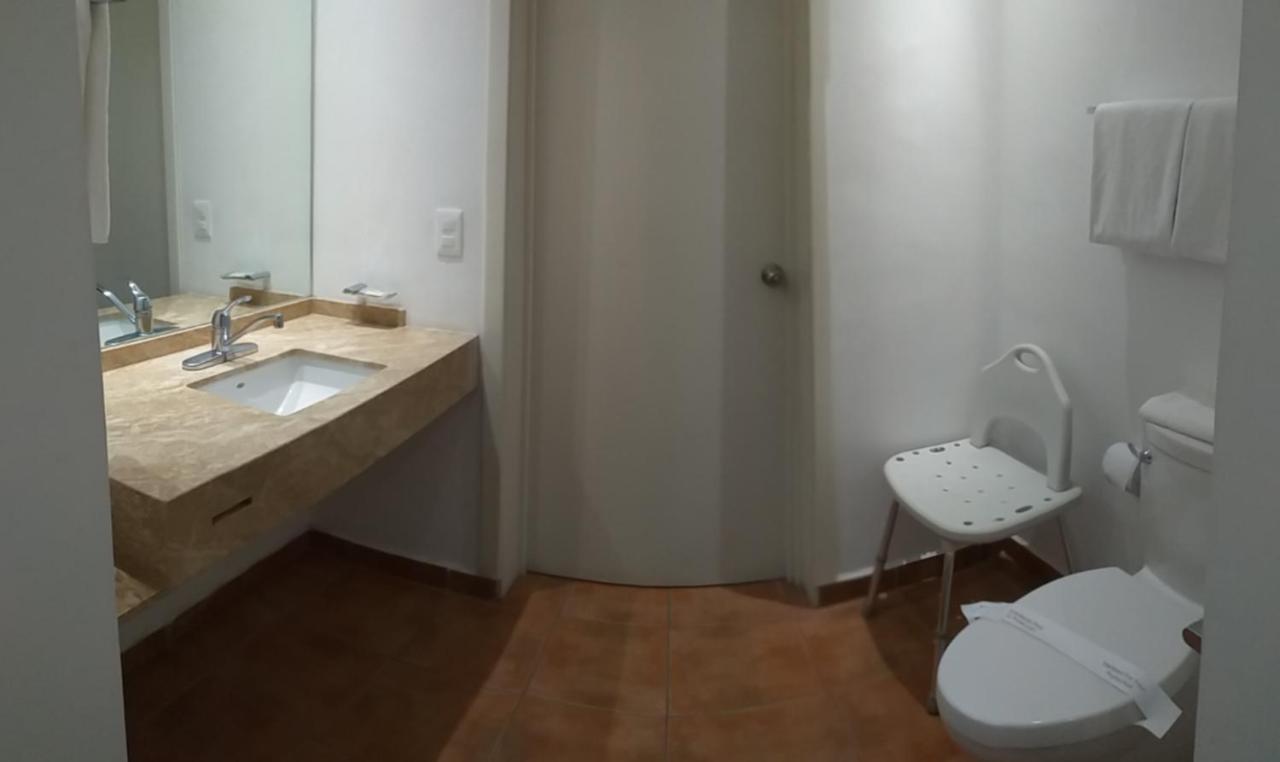 Best Western Saltillo Buitenkant foto